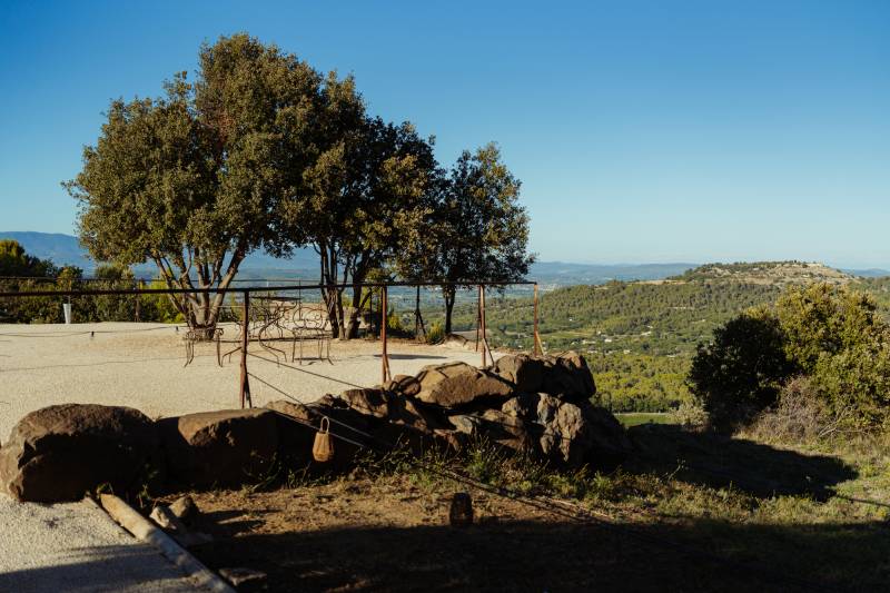 Natural outdoor scenery specifically designed for photo shooting sessions in Provence, FRANCE