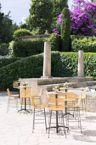 rent a charming and beautifully located venue in Cannes for a photoshoot