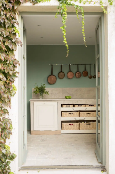 Outdoor rustic countryside photoshoot location near Paris in France