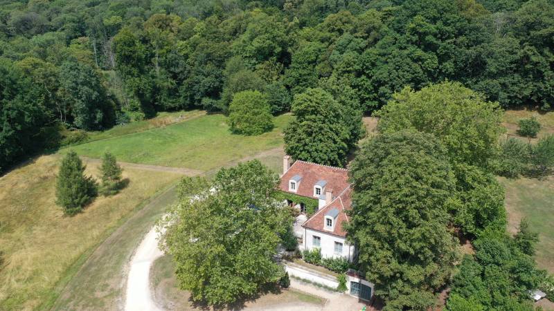 Rent a charming and picturesque house located in Paris, France for a professional photo shoot