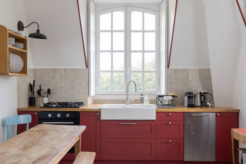 filming location situated just one hour away from Paris in FRANCE, ideal for various production needs