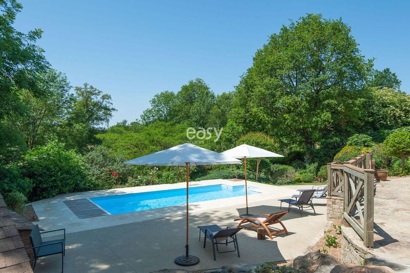 House with swimming pool ideal for hosting private events in Nantes, France