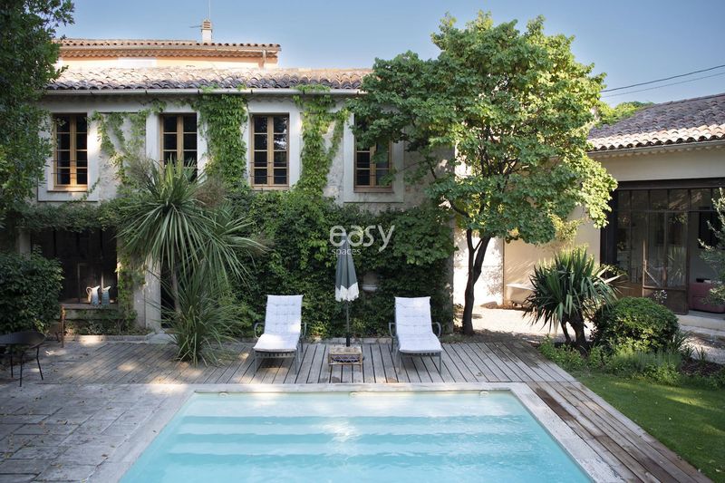 Large beautiful bastide located in FRANCE perfect for professional photo shooting sessions
