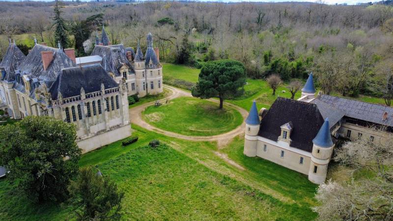 castle available for rent in Toulouse FRANCE for professional photoshoots and filming sessions
