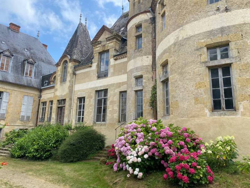 Unusual and Unique Photoshoot Location in Toulouse, France That Offers a Distinctive Backdrop