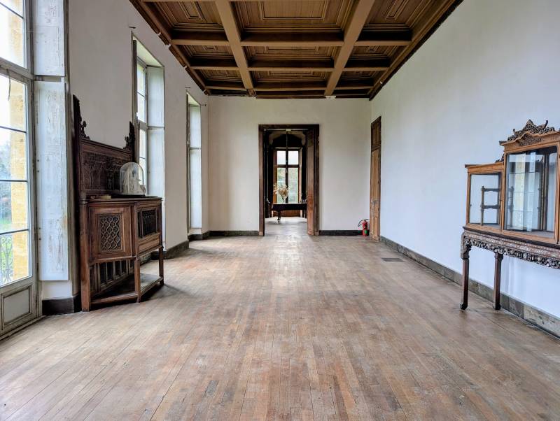 an old and charming location in FRANCE perfect for professional photo shooting sessions