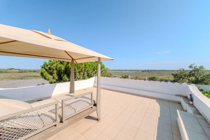 Rooftop available for rent in Camargue, France, ideal for professional photo shootings and exclusive events