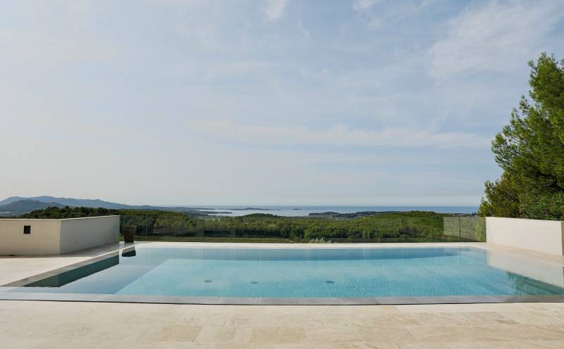 Photoshoot location with a breathtaking sea view on the beautiful French Riviera in FRANCE