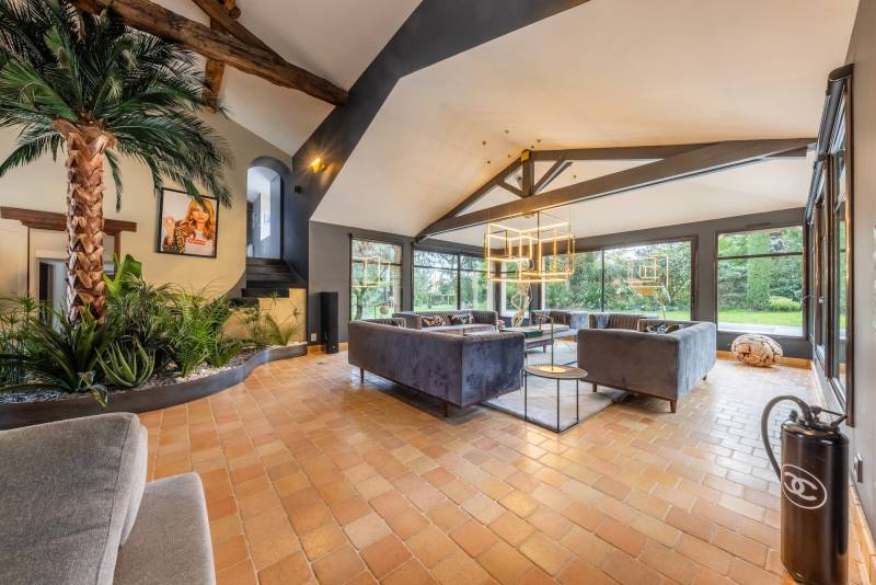 elaborate and detailed setting and decoration specifically designed for photo shoots in Nantes, FRANCE