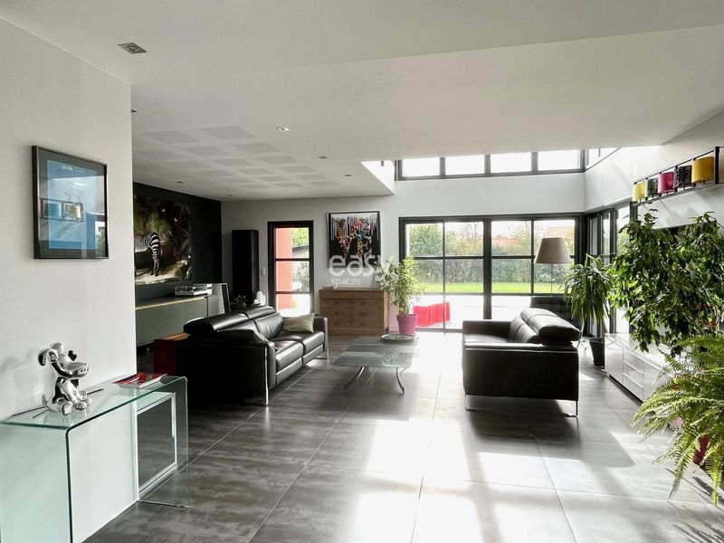 modern villa in Lyon, France, ideal for professional photo shooting sessions