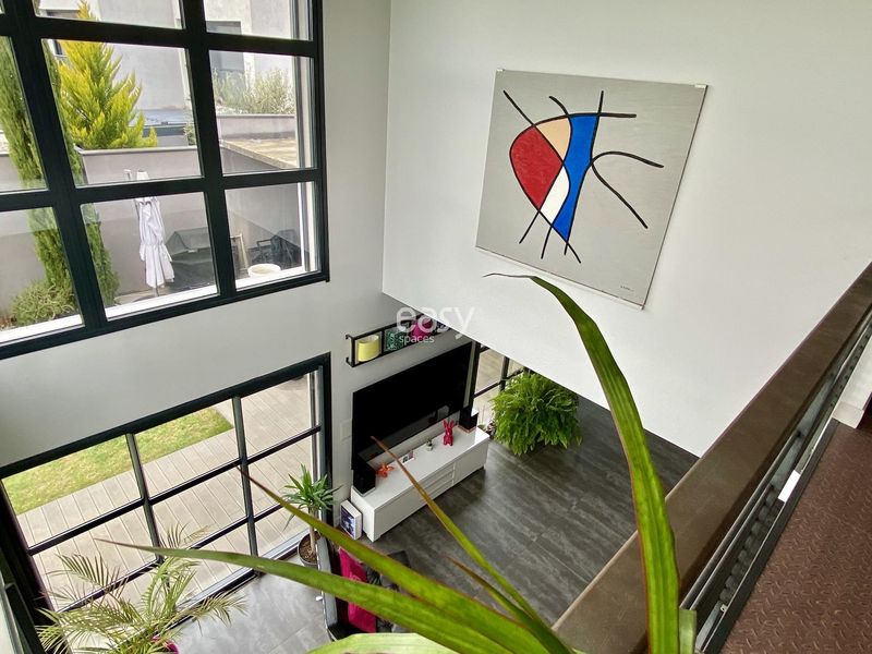 offer your house for a professional photo and video shooting session in France