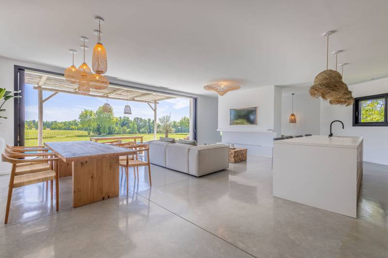 modern villa available for rent for photoshoot located in FRANCE 33