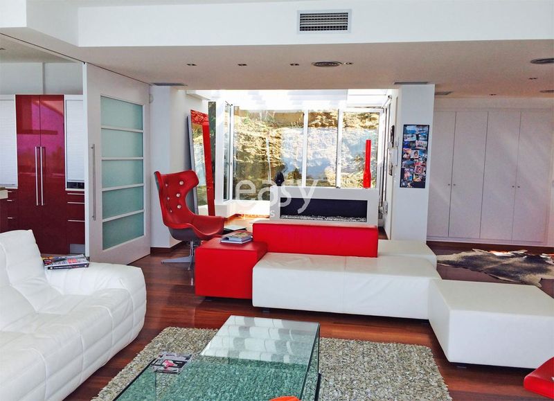 house with a swimming pool and a magnificent sea view in Spain ideal for professional photographic shoots