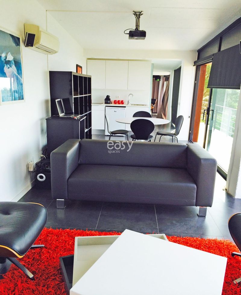 how to find suitable houses for photo shoots in various locations across Spain