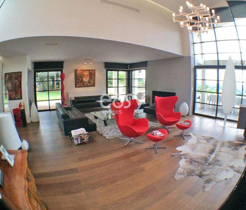 elaborate and detailed background setting specifically designed for a photo shoot in Toulouse