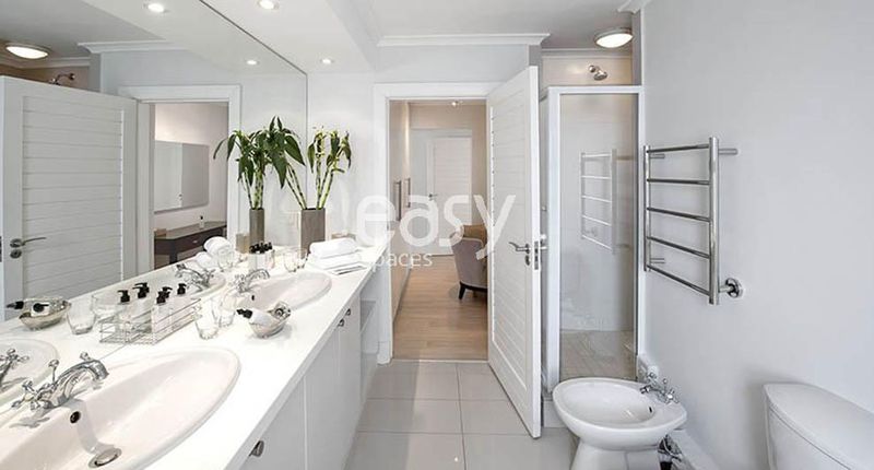 Where is the best place to rent a modern contemporary house specifically designed for a professional photo production?