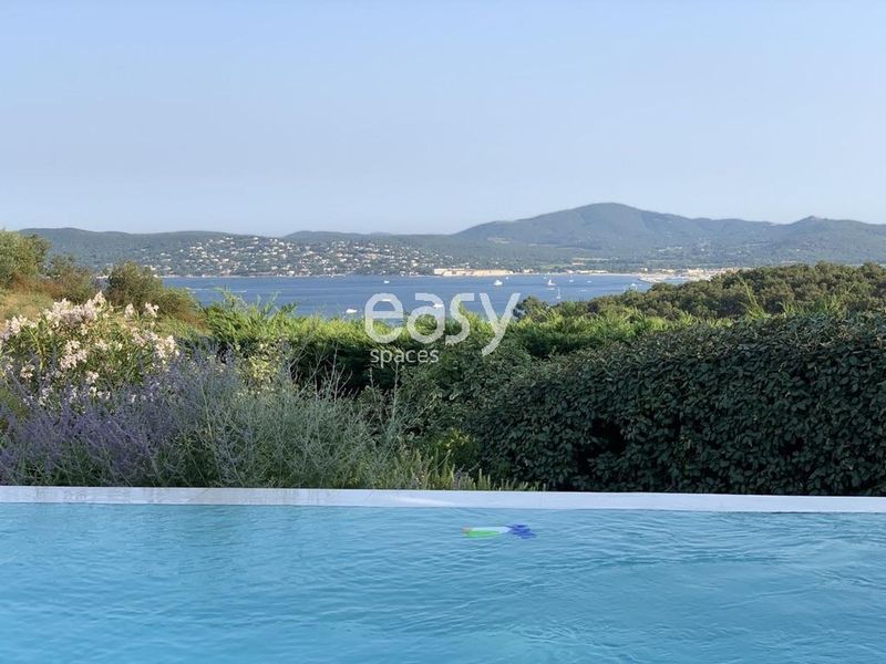 Location of the photo shoot with a breathtaking view of the sea in Saint Tropez