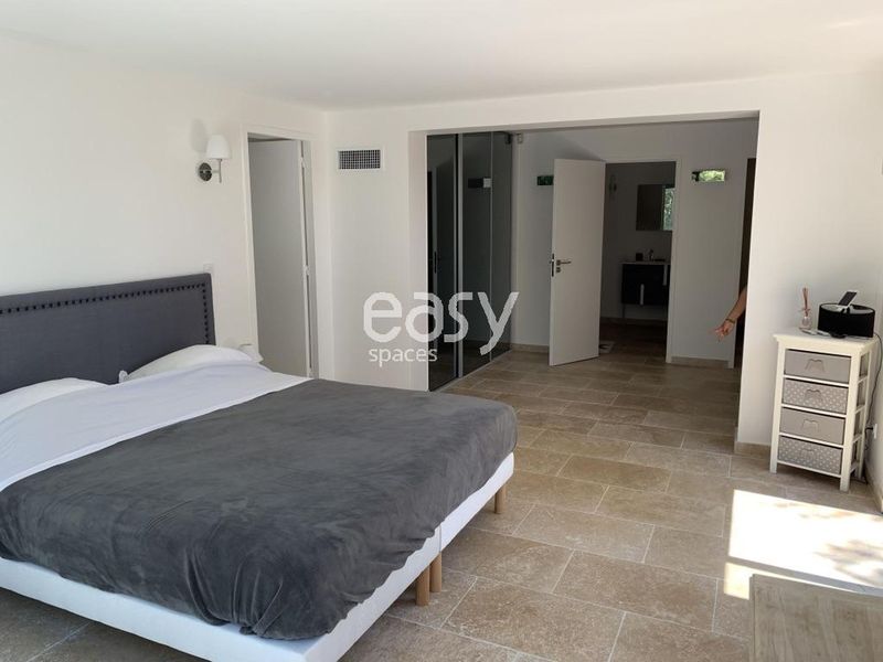 Private individual villa available for rent specifically designed for film shooting purposes in the beautiful area of Saint Tropez