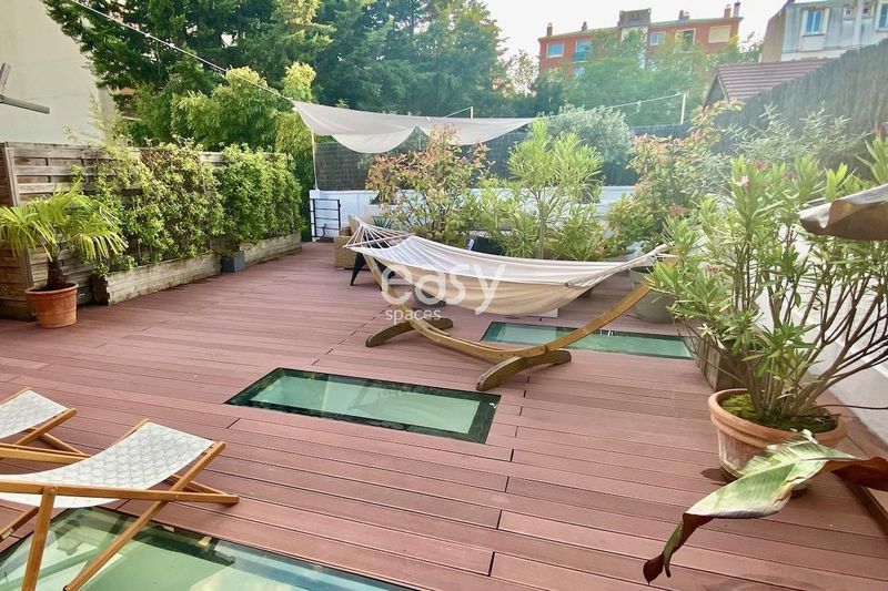 House Suitable for Filming and Production Purposes Located in Paris, France