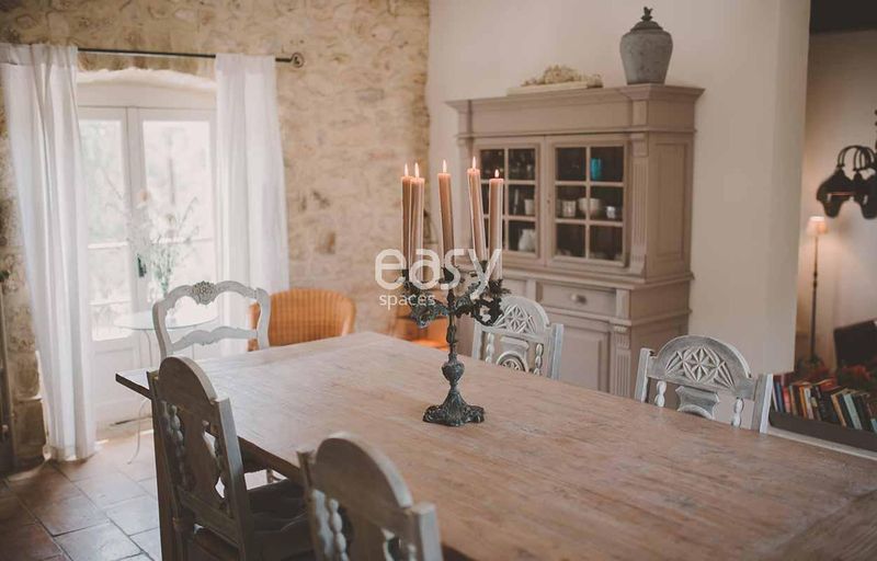 finding an ideal location for a professional photoshoot session in the beautiful region of Provence