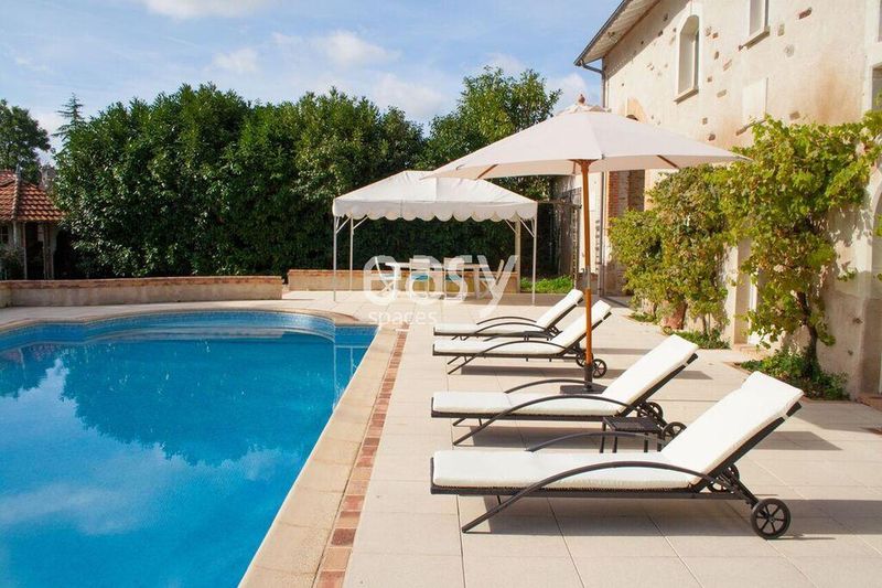 filming locations and notable places where scenes were shot in the city of Nantes