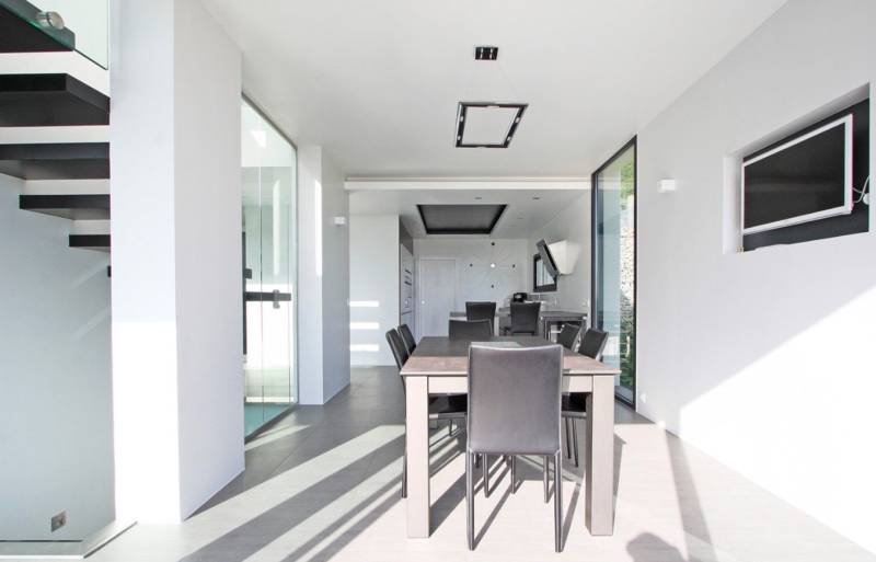 Renting a modern and contemporary villa specifically designed for a professional photoshoot in Lyon, France