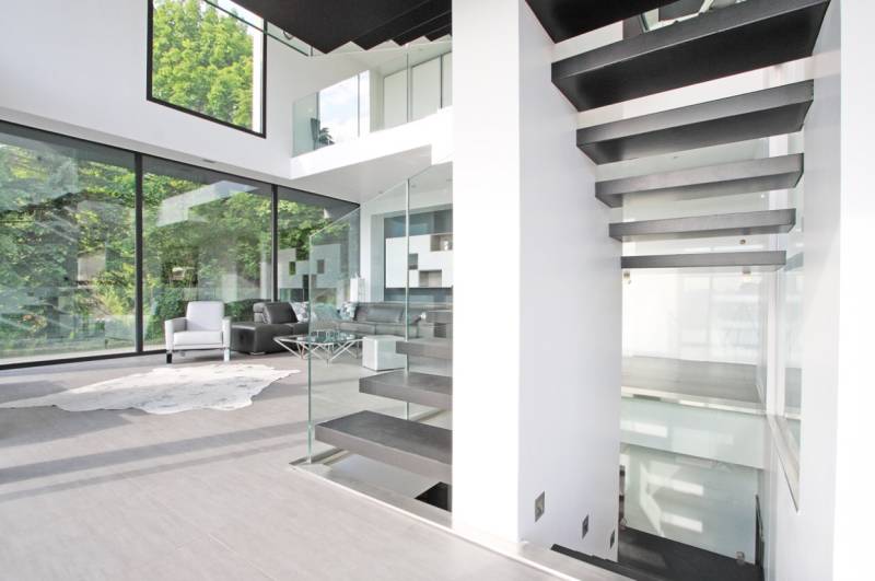 rent a contemporary villa in FRANCE perfect for filming purposes in the greater Lyon area