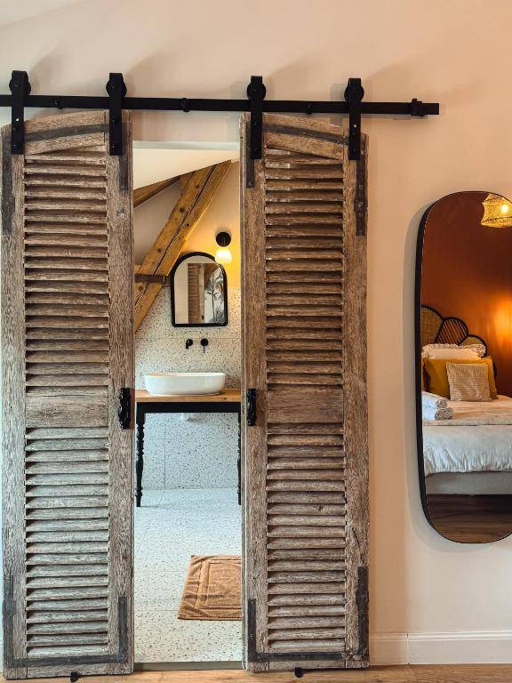 House available for rent specifically designed for professional photo and video shoots in Paris, FRANCE