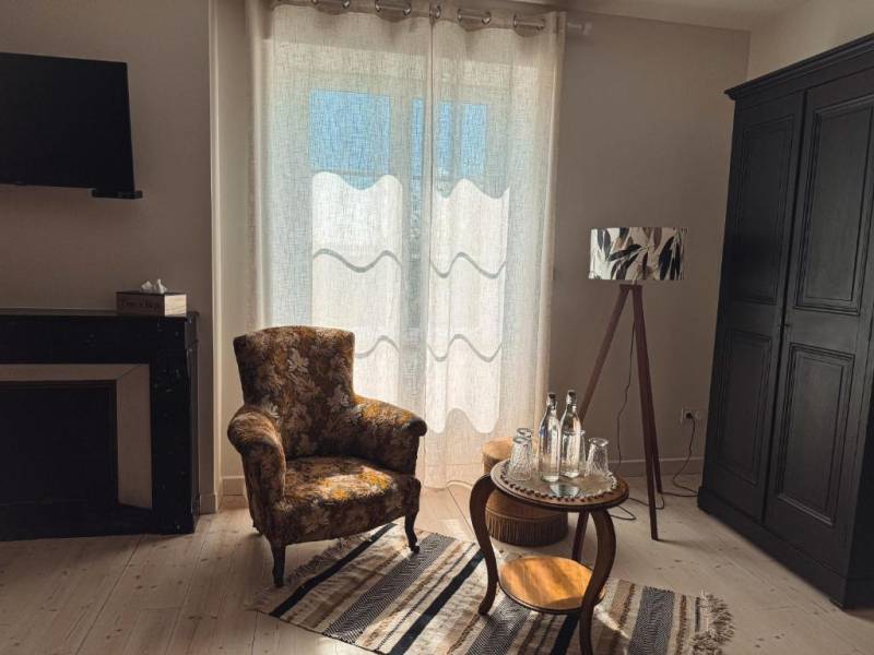 offer your house for a professional photo shoot session in FRANCE