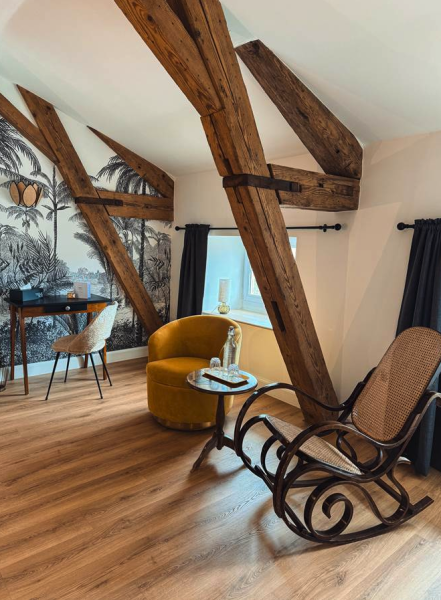 A unique and unusual photo shoot location setting situated in Paris, FRANCE