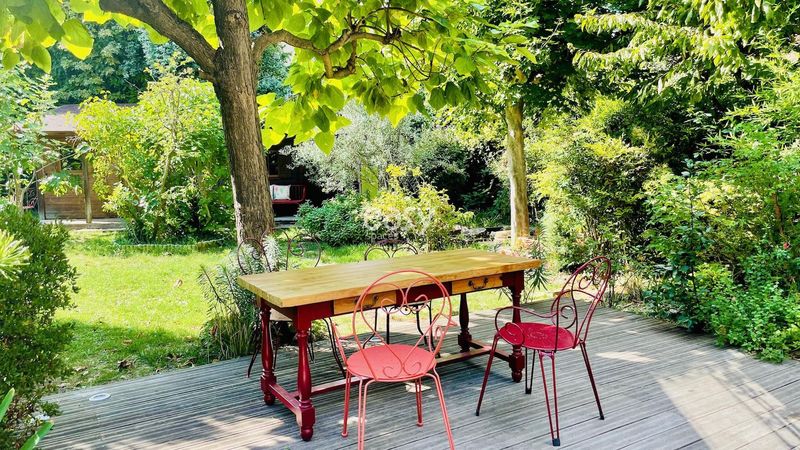 townhouse located in Paris, France, perfect for photo shootings and creative projects