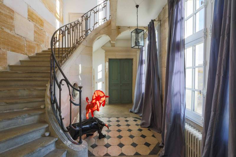 Renting a private mansion for filming in Reims