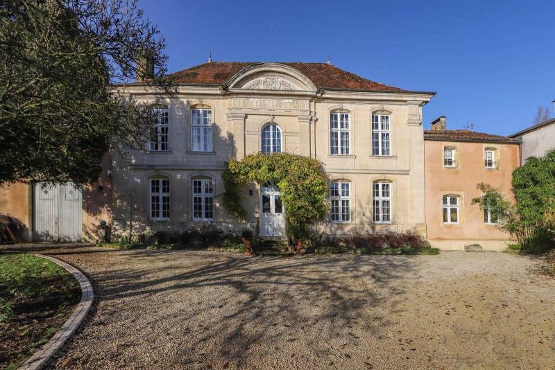 Rent a beautiful house for a photoshoot in Reims