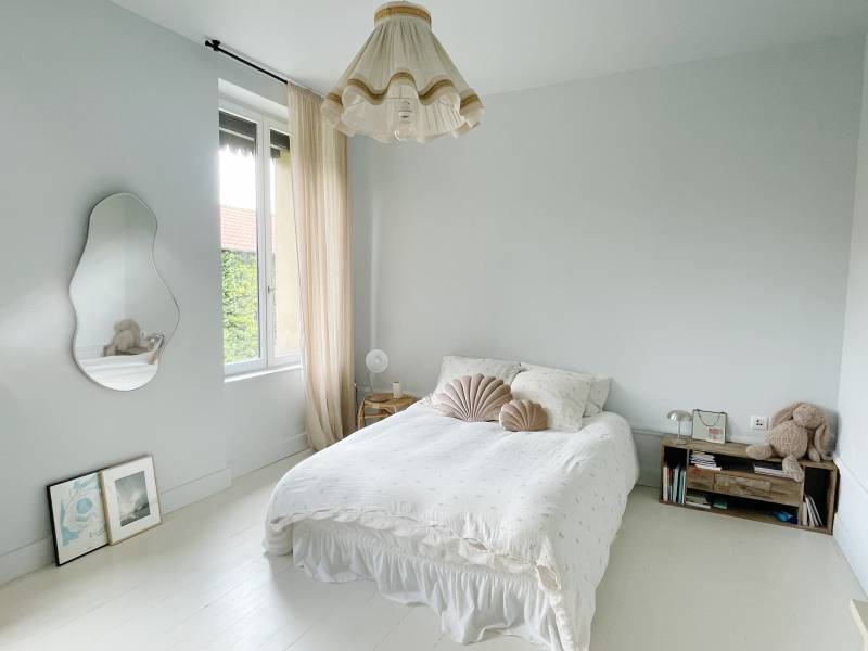 location for a culinary photo shoot in Lyon, FRANCE with ideal settings and ambiance for professional food photography