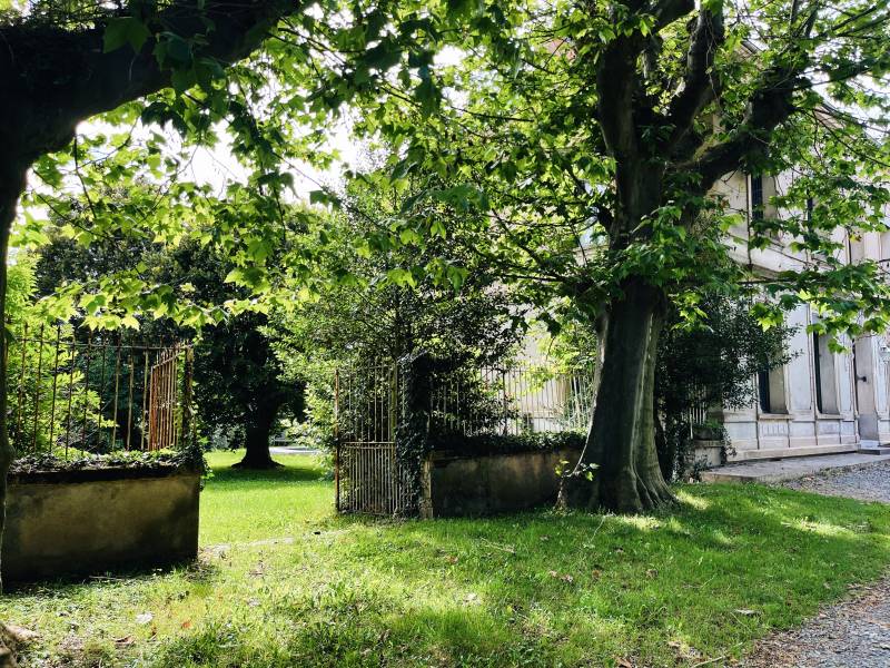 Find a Suitable and Ideal Location for a Photo Shoot in Lyon, France