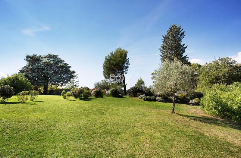 filming location in the picturesque Luberon region in FRANCE