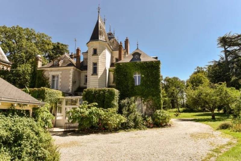 Beautiful estate rental for events in the historic city of Tours, France