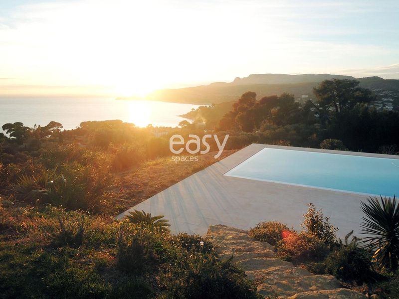 Renting a beautiful villa with an exceptional sea view for photoshoots or filming purposes
