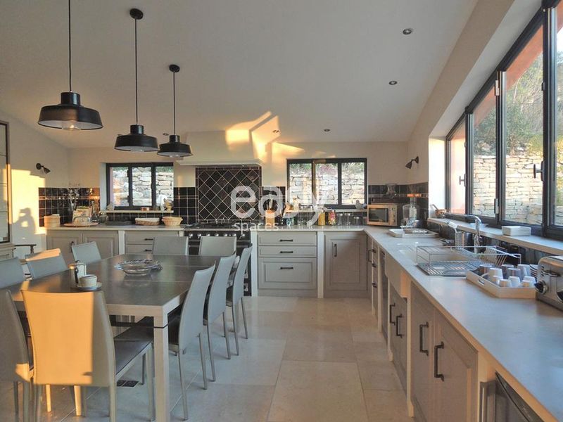 How to effectively rent out your villa for film production and advertising purposes?