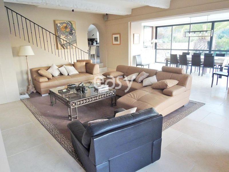 find a setting with a sea view for a photo shoot in the 13 region