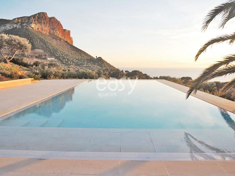 rent a luxury villa with an amazing sea view for professional filming and photography sessions in Marseille