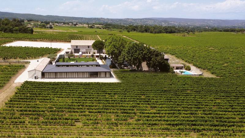 Renting a unique and atypical venue for a cocktail dinner event in Provence, France