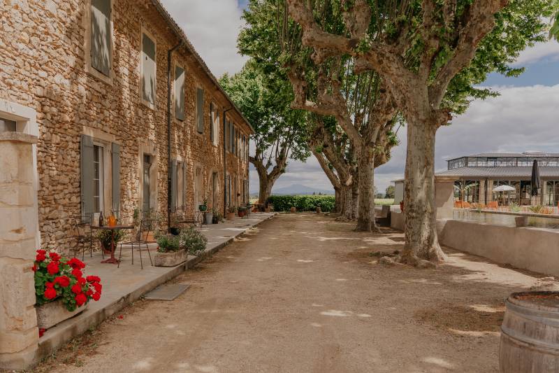 rent a venue located within the vineyards for hosting a memorable event in Provence, FRANCE