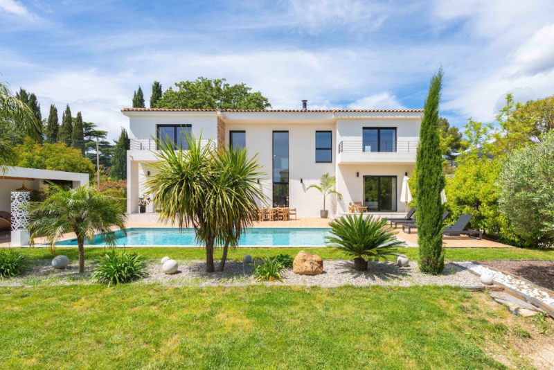 rent a modern house for a photoshoot in the Var