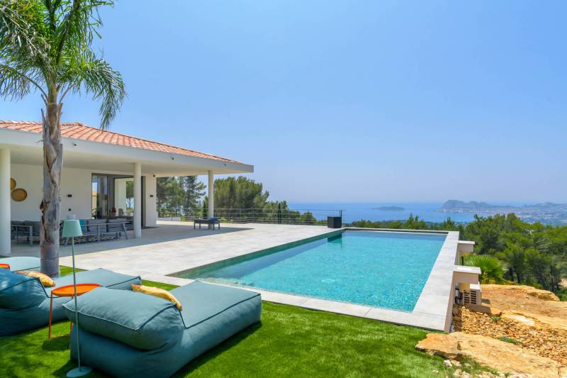 Event venue with swimming pool and panoramic sea view on the French Riviera in France