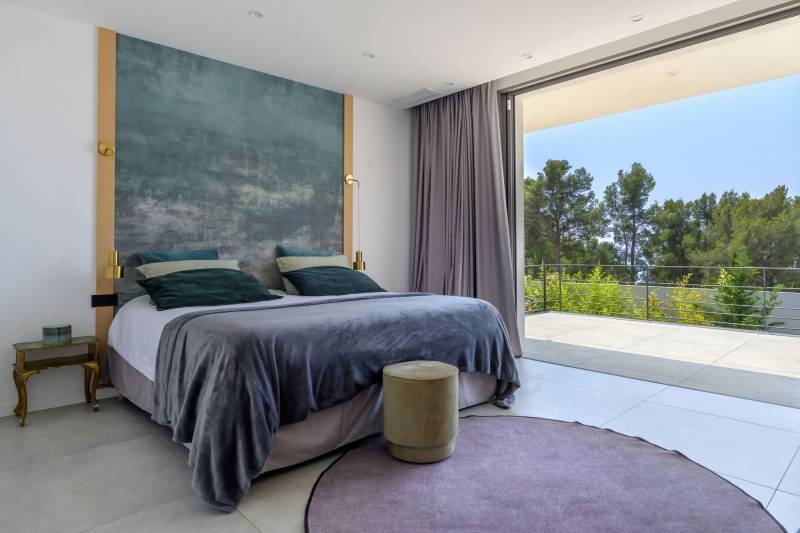 Beautiful and spacious bedroom perfectly suited for filming purposes in the southern region of FRANCE