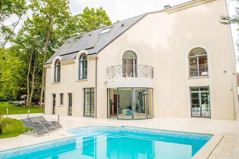 filming location set in the beautiful city of Paris, France