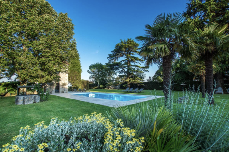 Stone house available for rent in FRANCE for professional photography or shooting purposes in the Toulouse area