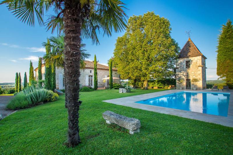 Stone house available for rent for professional photo shoots in Toulouse, FRANCE