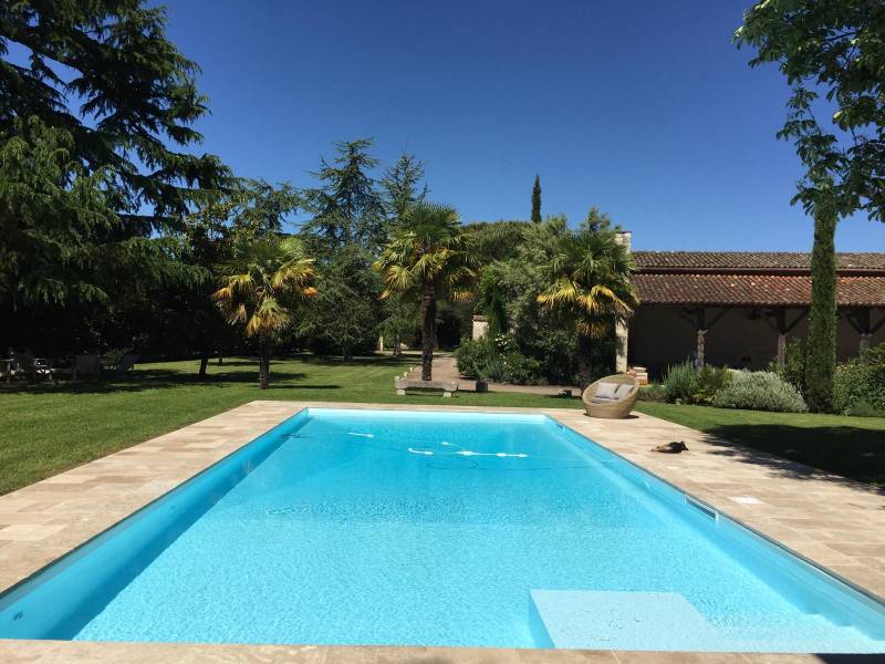 House with swimming pool available for rent for professional photo and video shooting in Toulouse, France